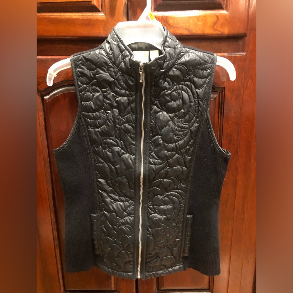 2/$30 Chico’s Black Quilted Vest Sz 0(S) Floral Zip Front - Picture 3 of 13